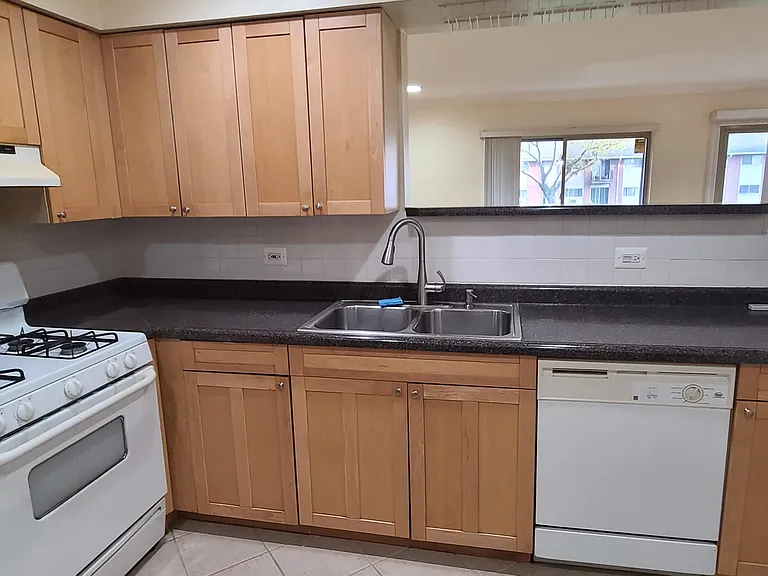 Kitchen with breakfast bar
