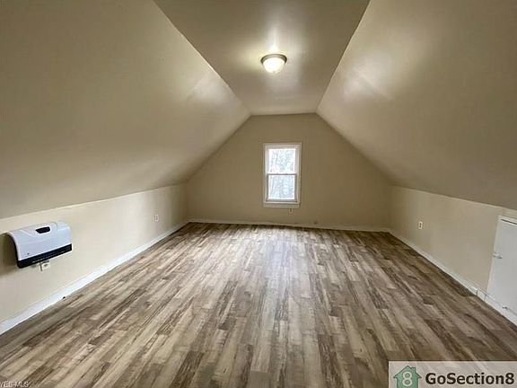 3rd image of 10617 Hathaway Ave