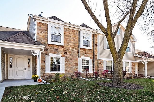 1st image of 19 Waterbury Ln #1