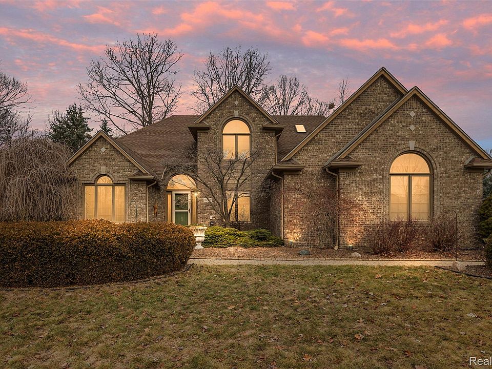 1st image of 3731 Lake Forest Dr