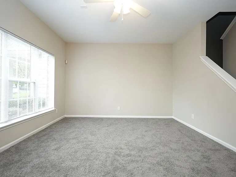 8065 Stoneham Ct — Photo 6