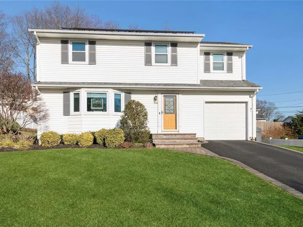 7 Barry Lane, Smithtown, NY 11787