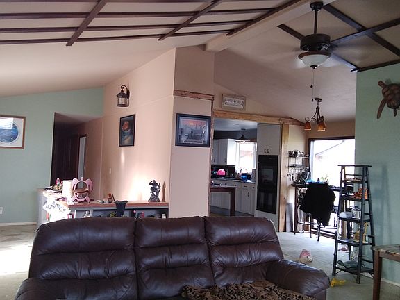 4th image of 103 S Henderson Dr