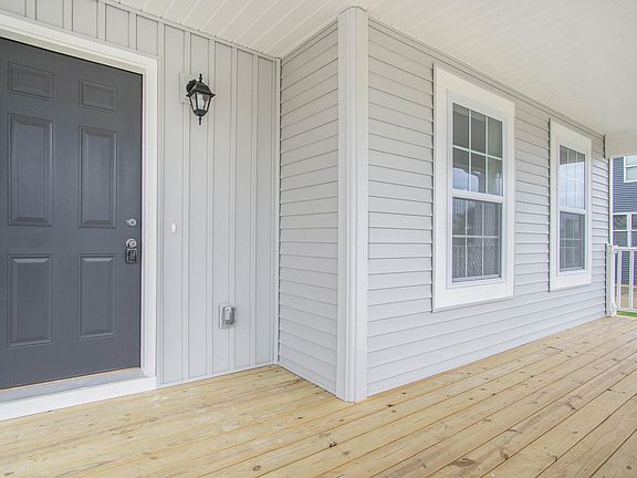 3rd image of 148 Willowgate Dr