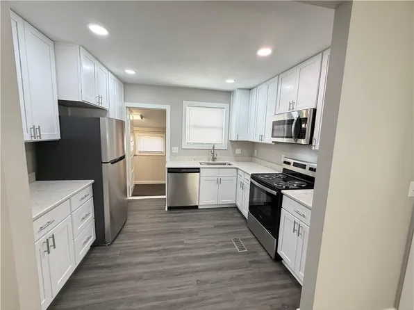 638 E Mill St, Liberty, MO 64068