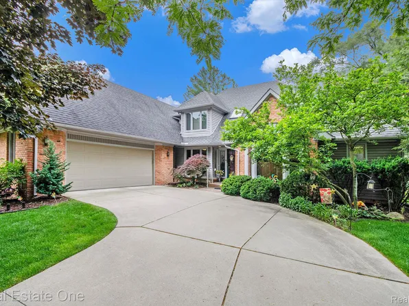 2752 Lenox Dr, Troy, MI 48098