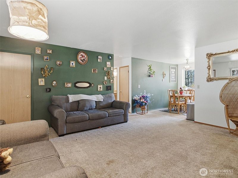 5th image of 163 SE Ashley Road