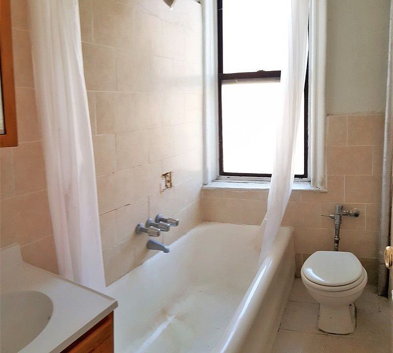 2nd image of 280 E 21st St APT 5G