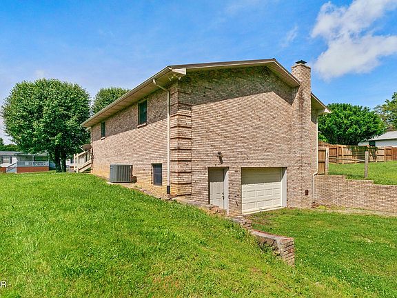 5th image of 3470 Sims Rd