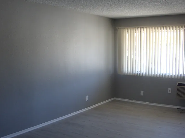 6722 Pickering Ave #B — Photo 12