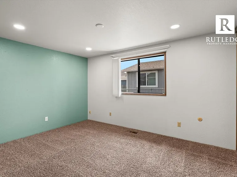 1817 Lillian St — Photo 11