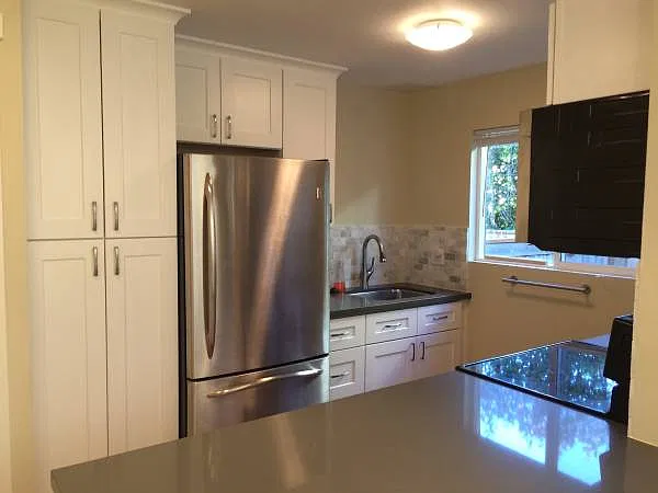 604 Glen St — Photo 3