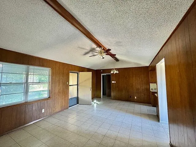 Building Photo - 1905 Meadowbrook Dr