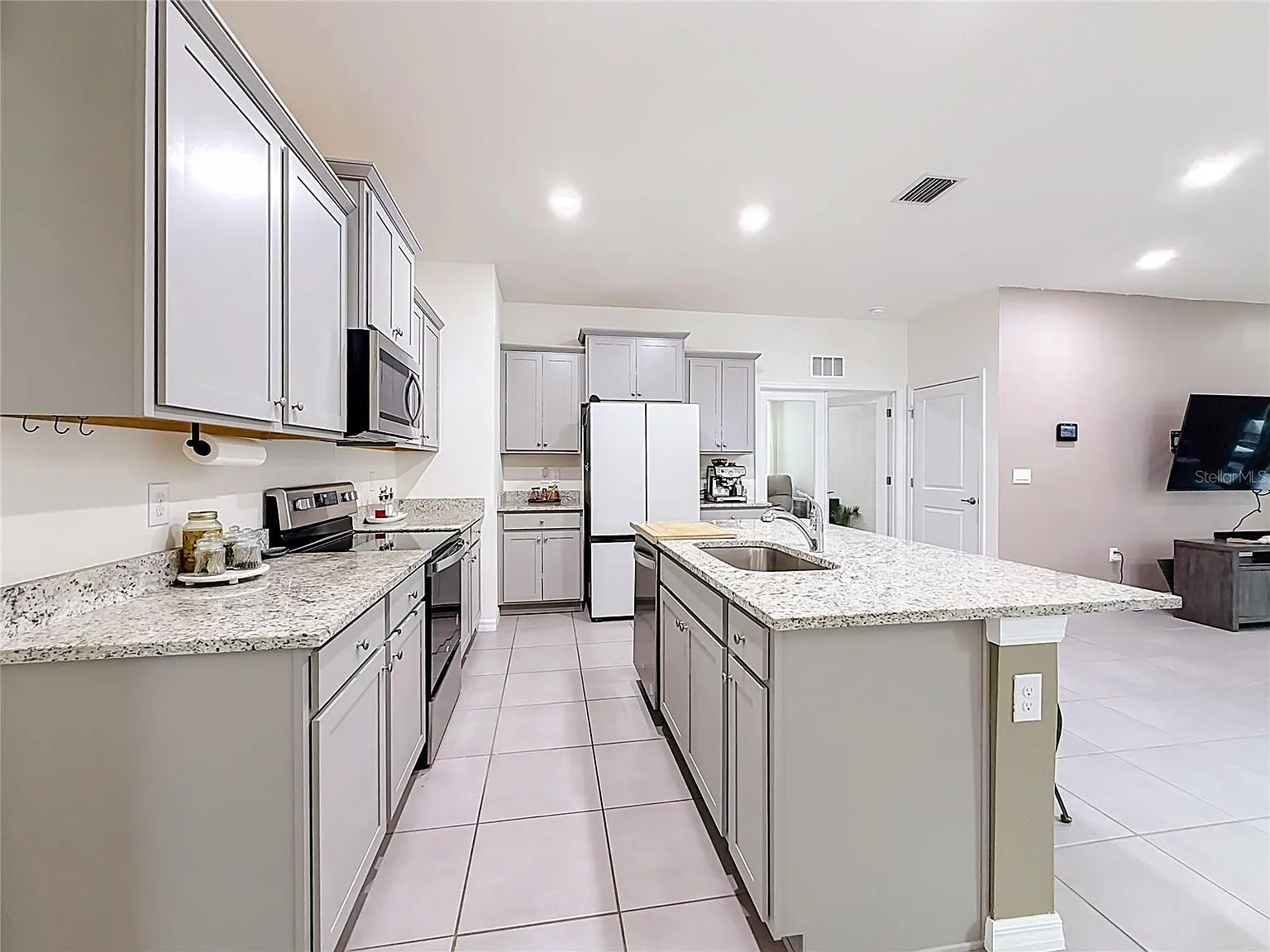 2 bed, 2.0 bath, 1622 sqft, $2,100 — Photo 3