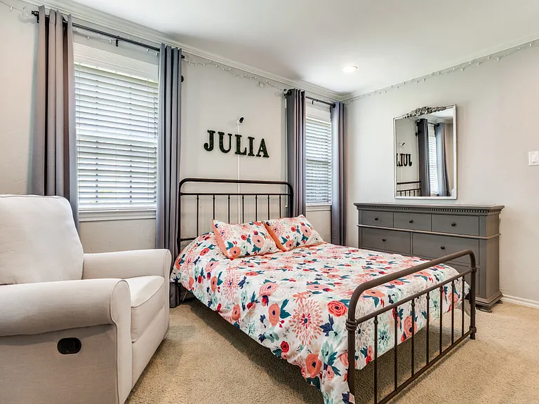 4556 Belclaire Ave — Photo 44