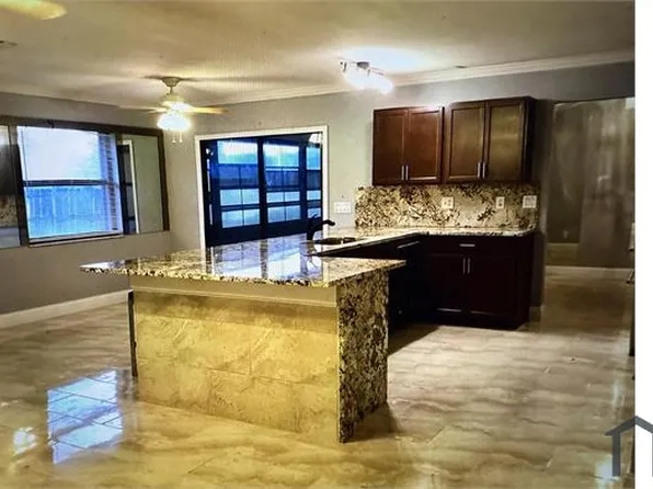 101 Ponce De Leon St, Royal Palm Beach, FL 33411