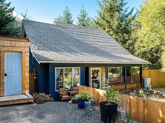 5th image of 3668 Princess Ave