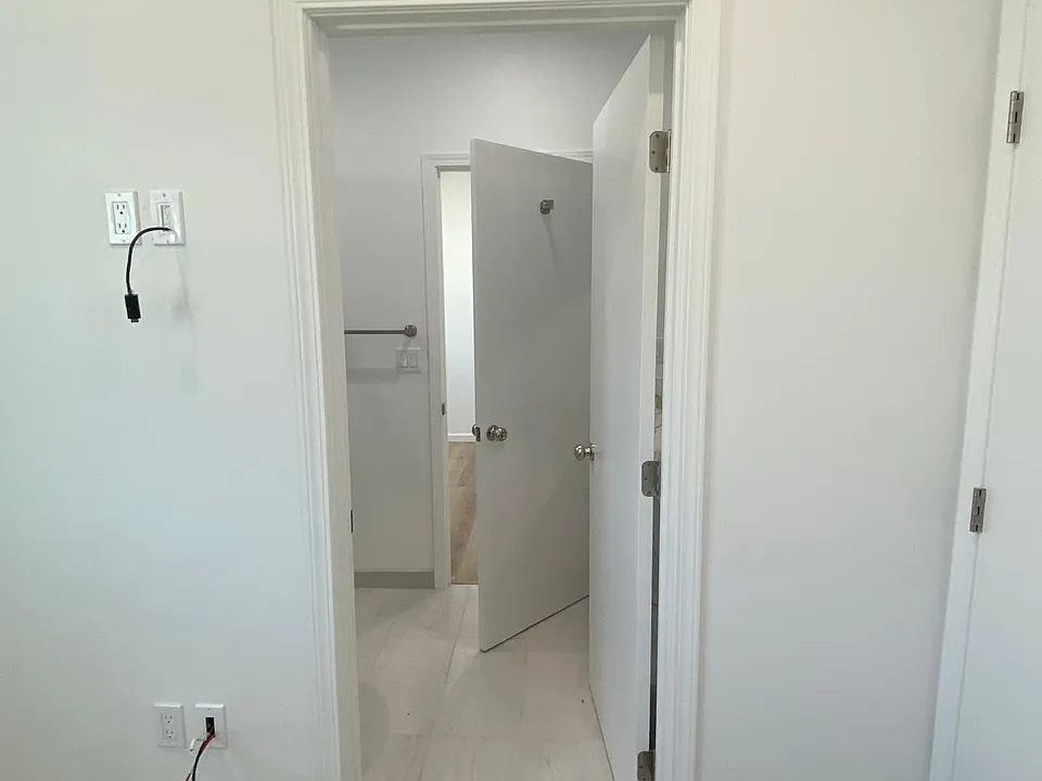 709 E Magnolia Blvd #205