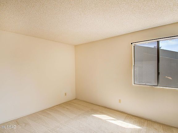 4th image of 808 S Langley Ave