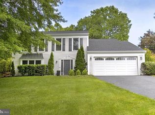 10833 Monticello Dr, Great Falls, VA 22066