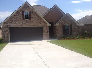 302 Flanders Ridge Dr, Youngsville, LA 70592