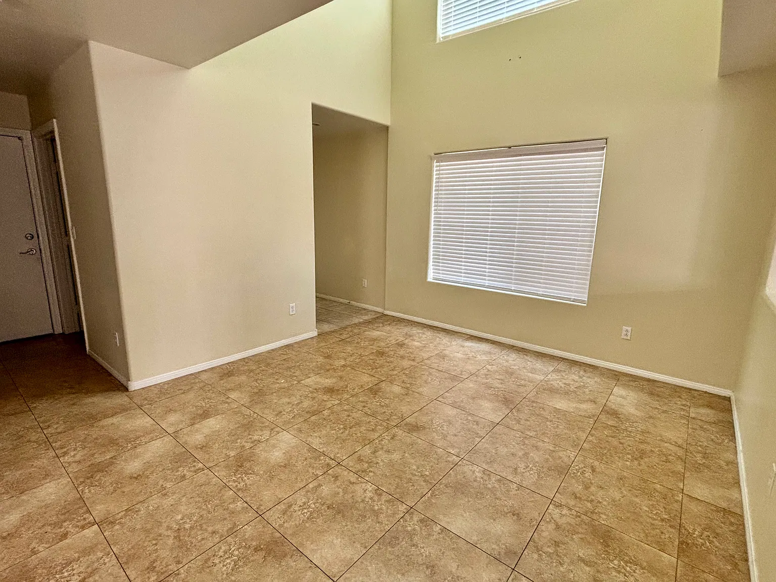 3 bed, 2.5 bath, 1723 sqft, $2,100 — Photo 3