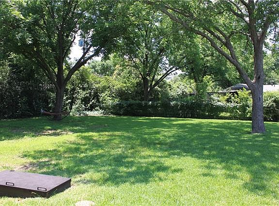 3rd image of 1207 W Westhill Dr