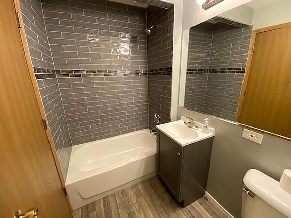 4th image of 3210 Wembley Dr