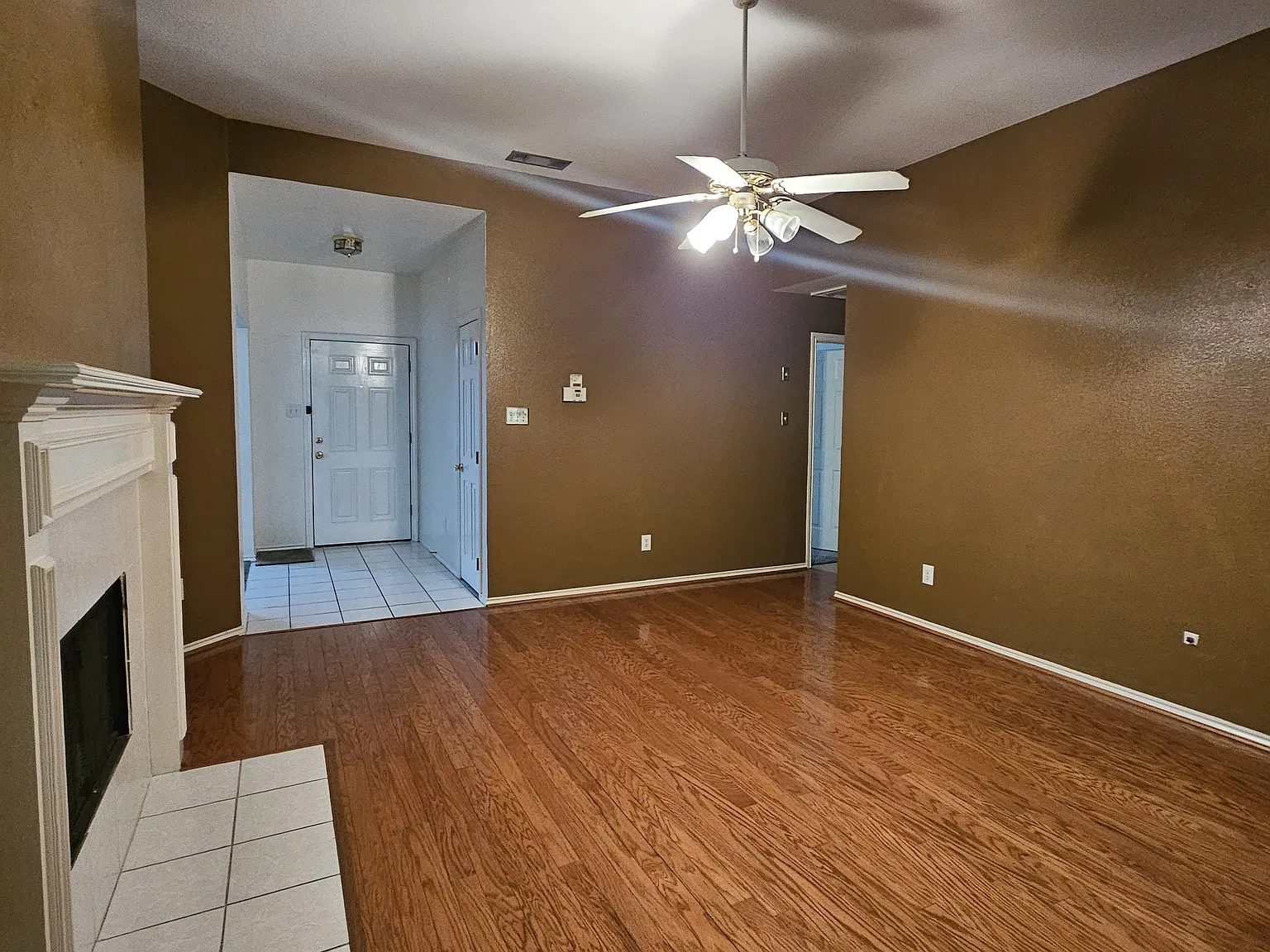 3 bed, 1710 sqft, $2,025 — Photo 2