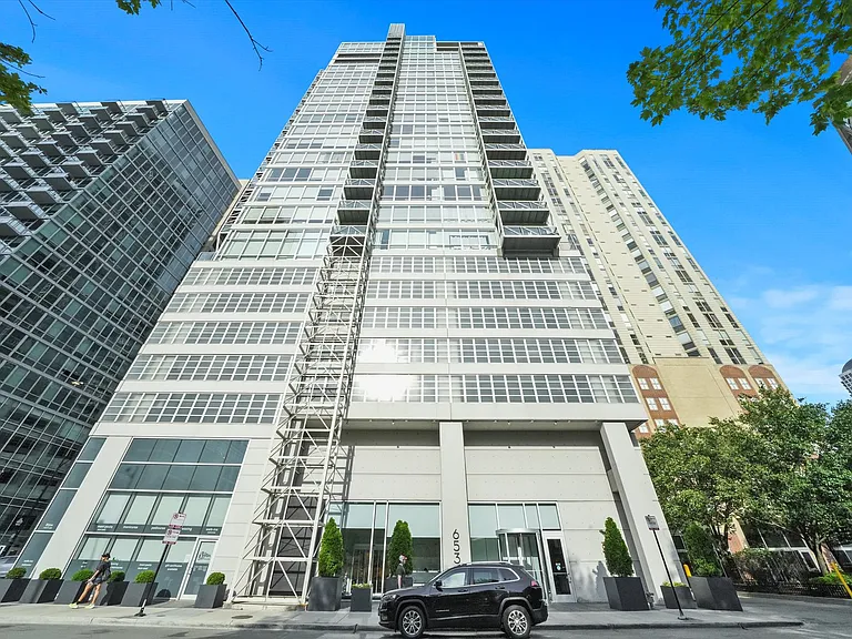653 N Kingsbury St #1207 — Photo 33