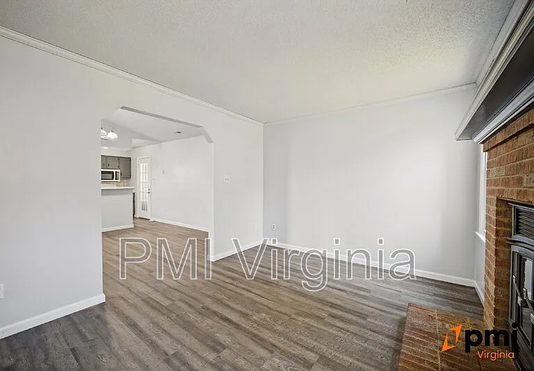 1701 Darrow St — Photo 10