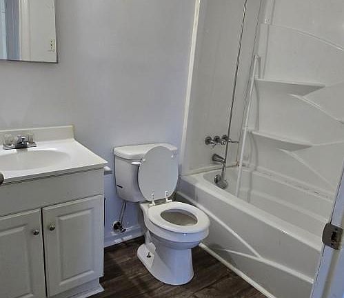 3rd image of 137 Walcott Ct