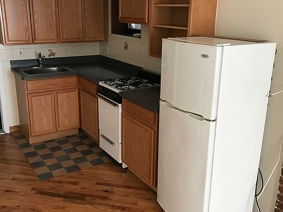 3rd image of 120 Orchard St APT 5