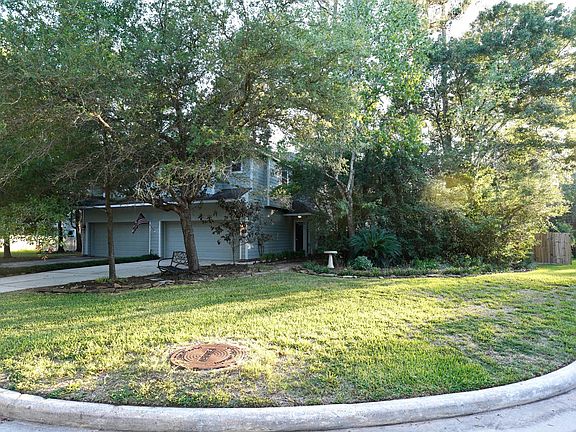 Call this corner lot home!