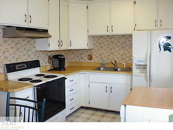 3rd image of 1053 E Lilac Ave