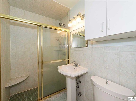 4th image of 410 E Broadway APT 2R