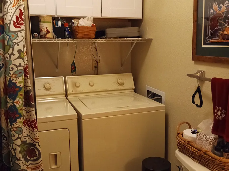 Washer/dryer included