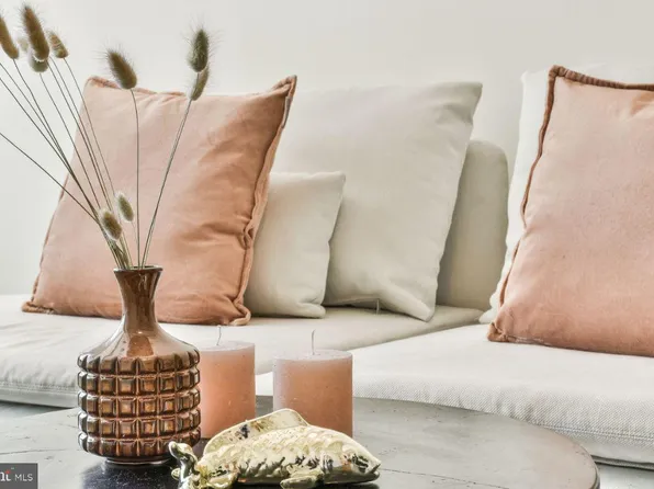 735 Palmer Dr, Herndon, VA 20170