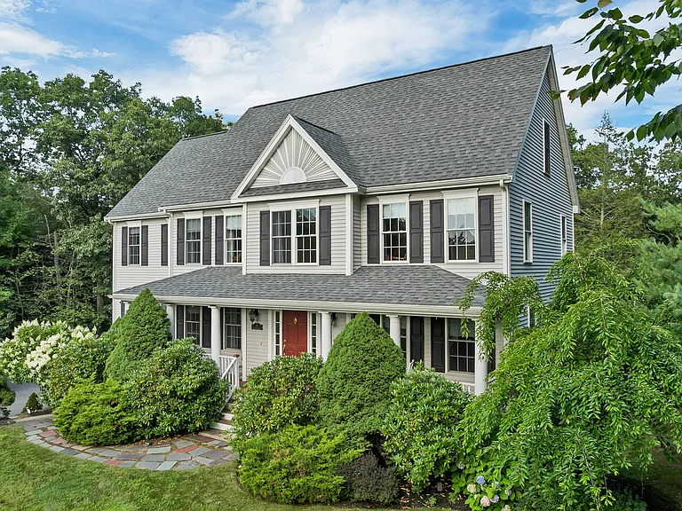 8 Hemlock Ln — Photo 3