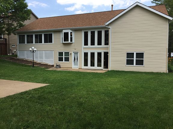 3rd image of 10 Cynthiana Ct