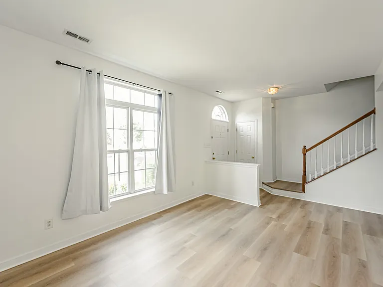 1429 New Haven Ct — Photo 5