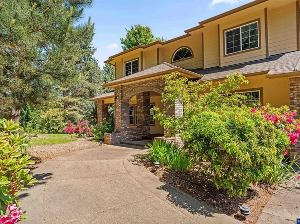 37310 Fawn Dr, Lebanon, OR 97355