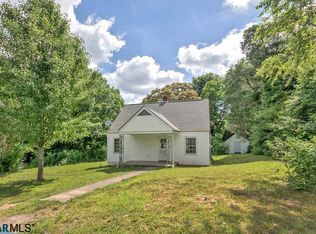 1004 The Cross Rd, Scottsville, VA 24590