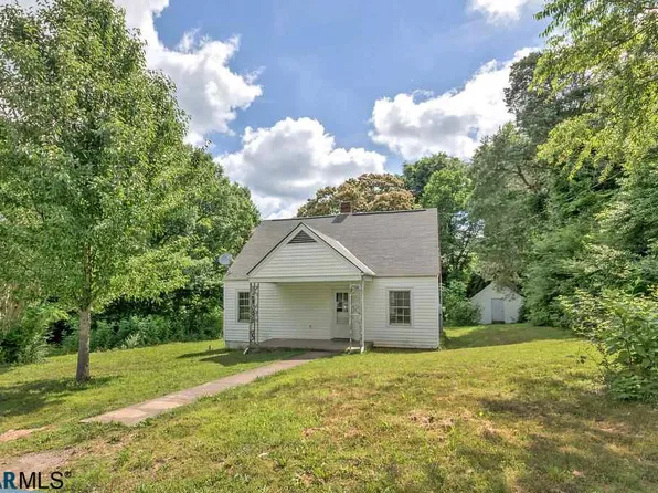 1004 The Cross Rd, Scottsville, VA 24590