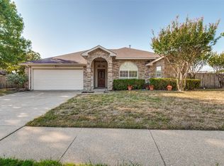 901 McComb Ln, Cedar Hill, TX 75104