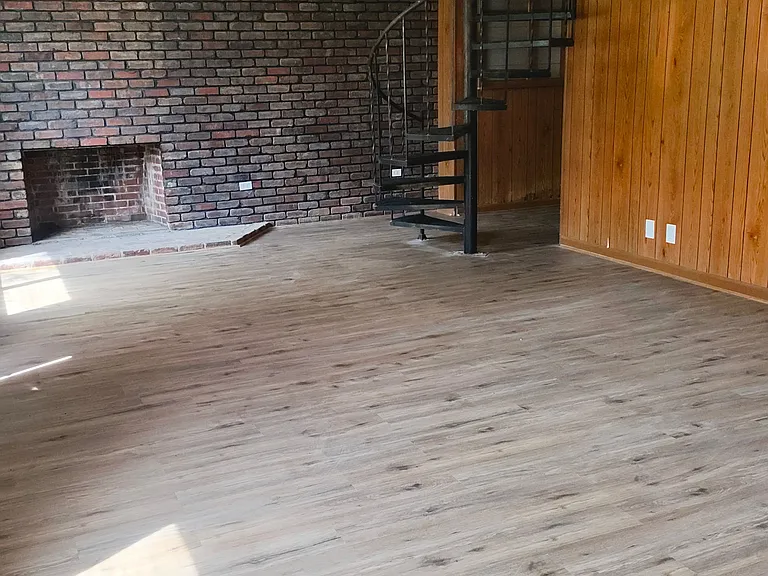 352 Main St — Photo 23