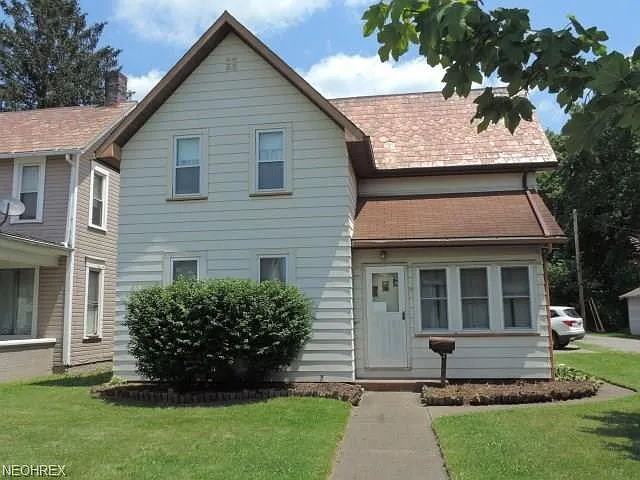 719 N Tuscarawas Ave photo 1