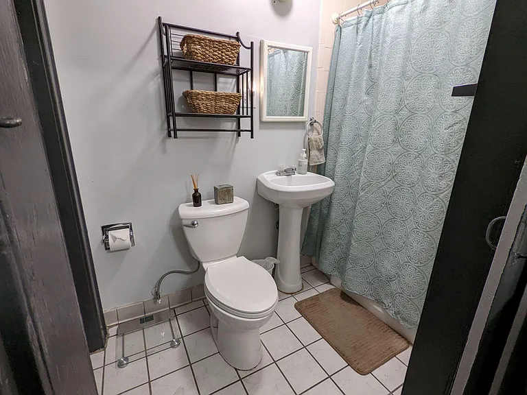 2331 S 16th St #2FR — Photo 5