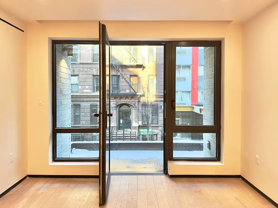350 W 44th St #202