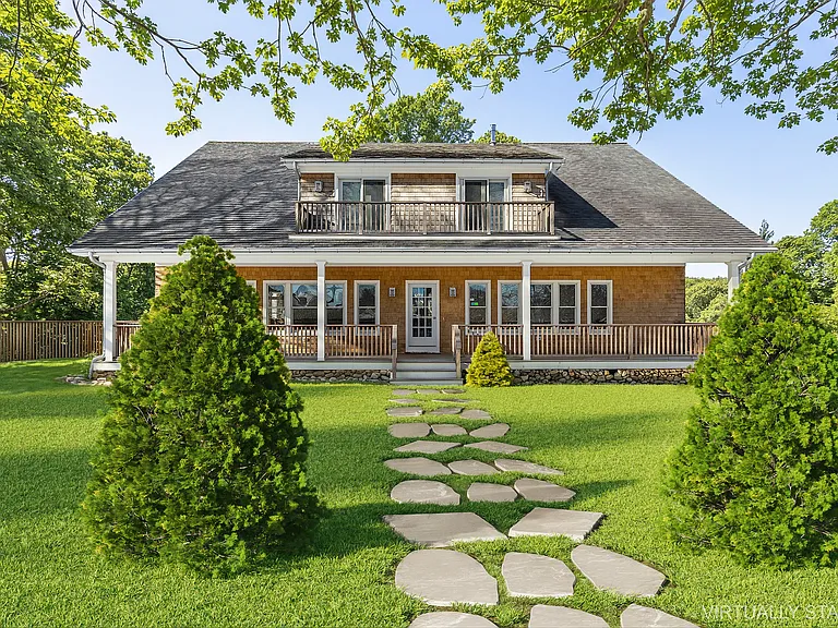 4 Bayberry Rd — Photo 2